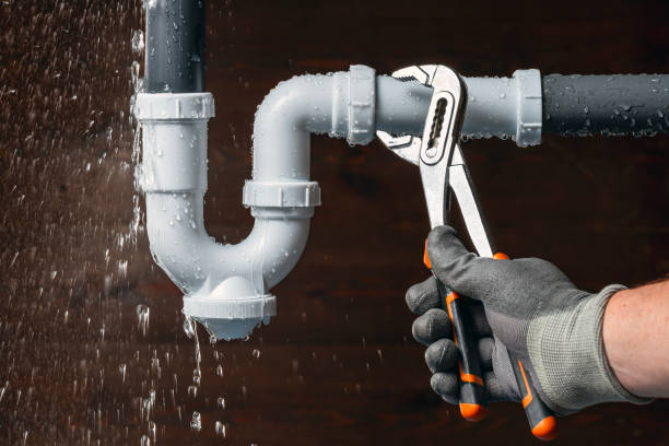 Professional Emergency Plumber technician working in King, WI